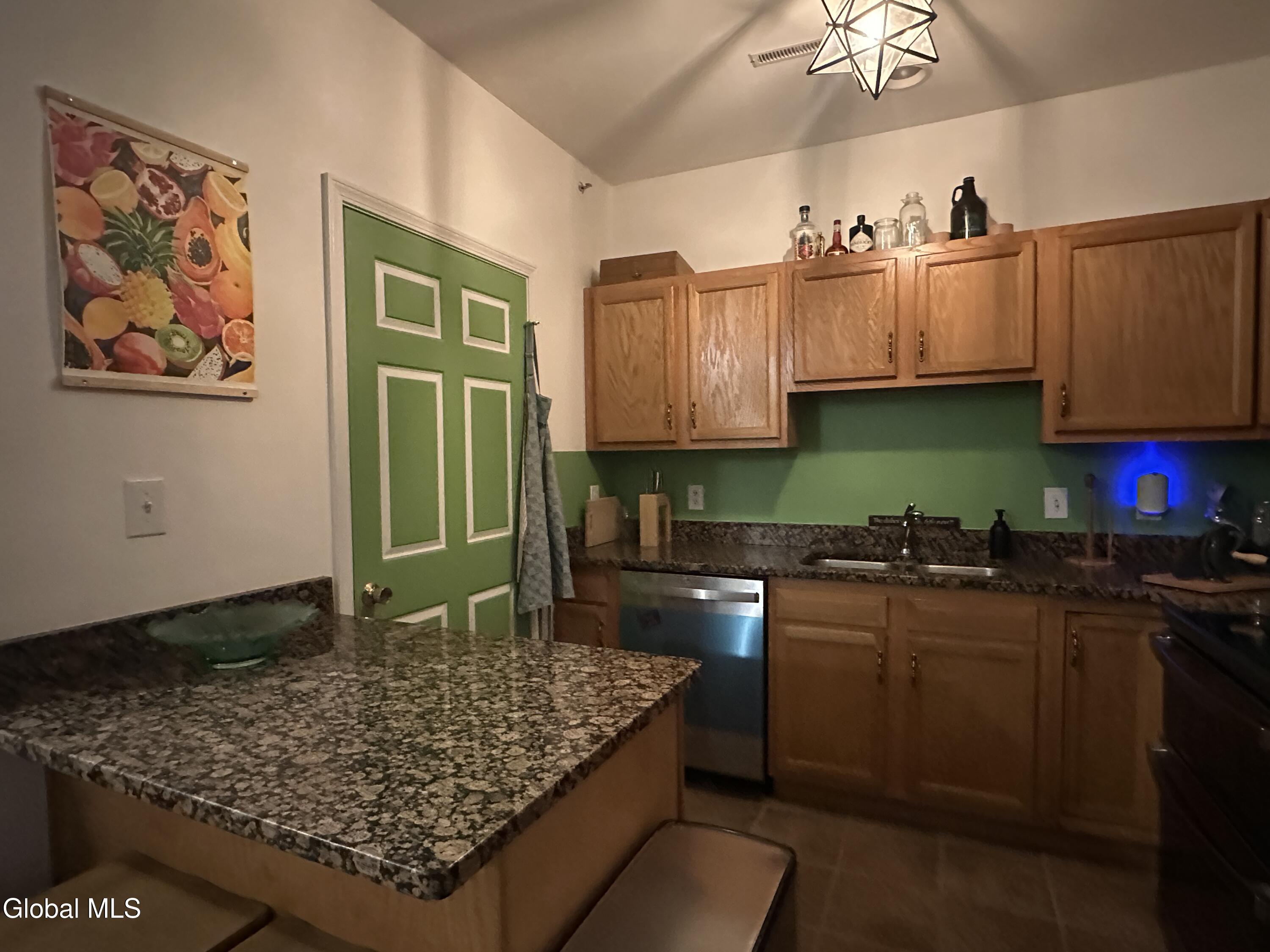 406 Worthington Terrace