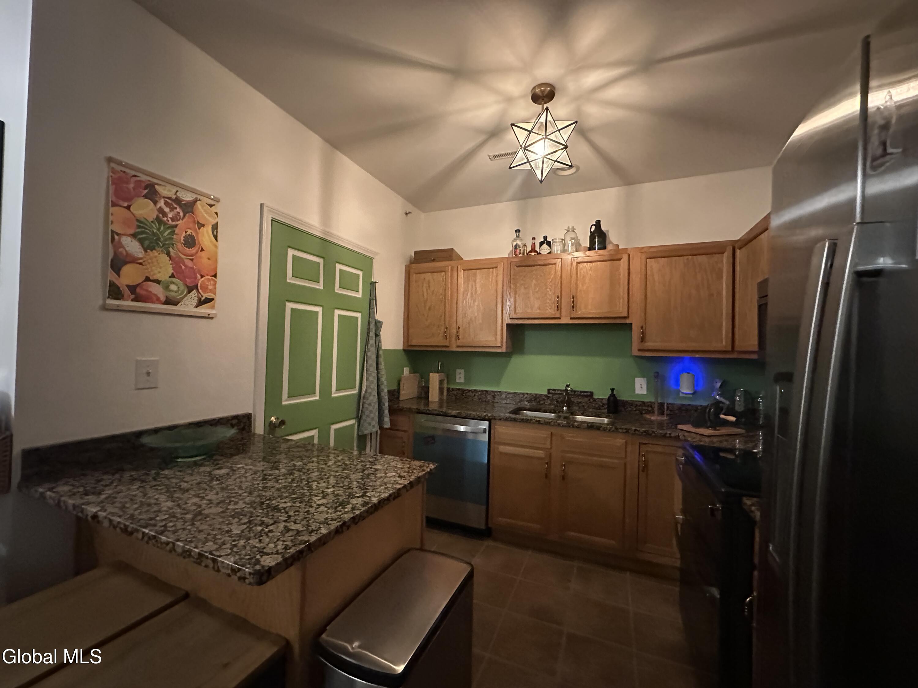 406 Worthington Terrace