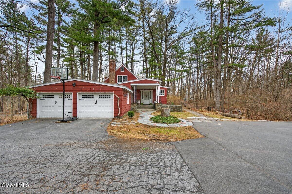 32 Slingerlands Street