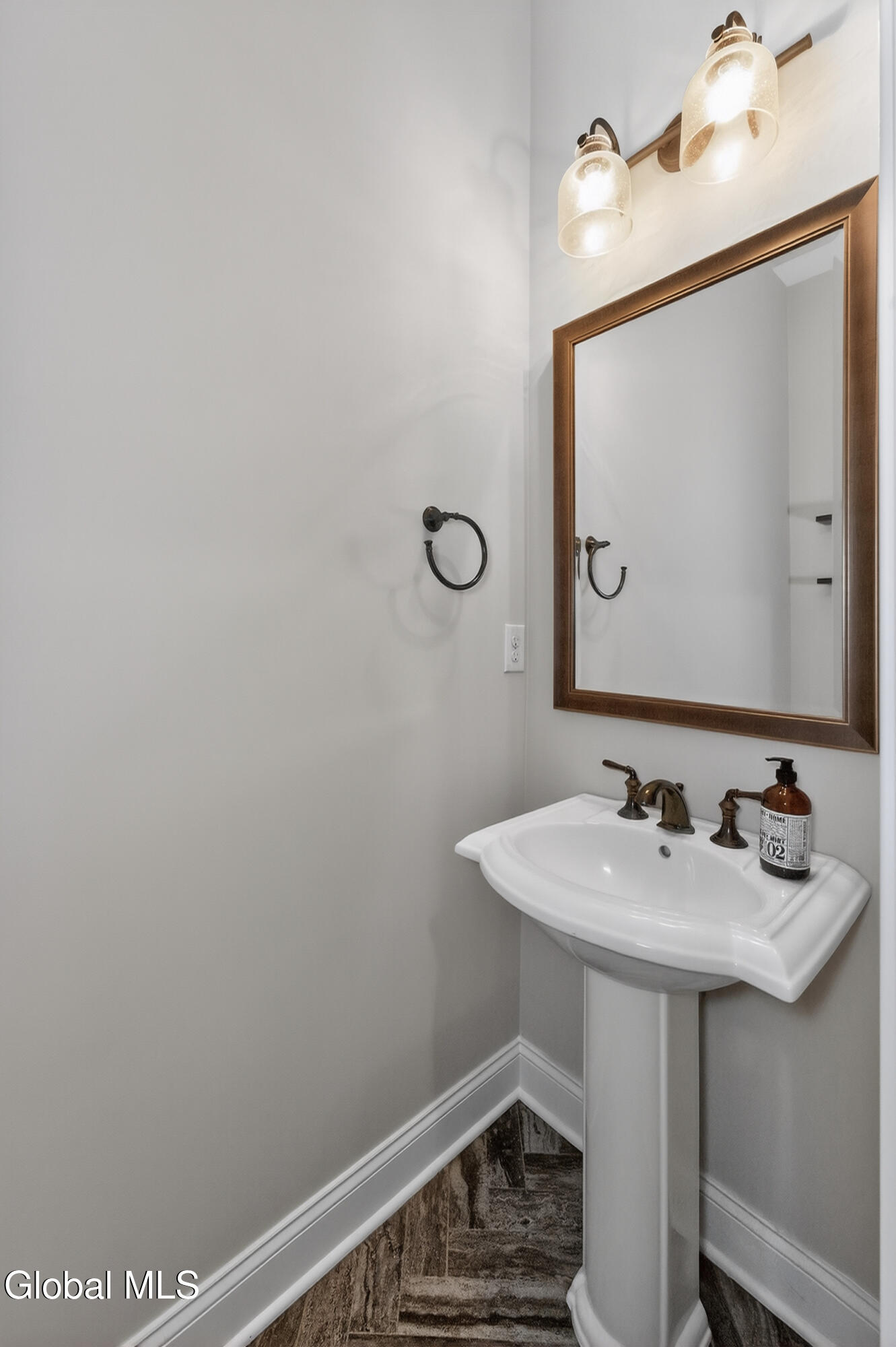 38 Cambridge Way, N/A