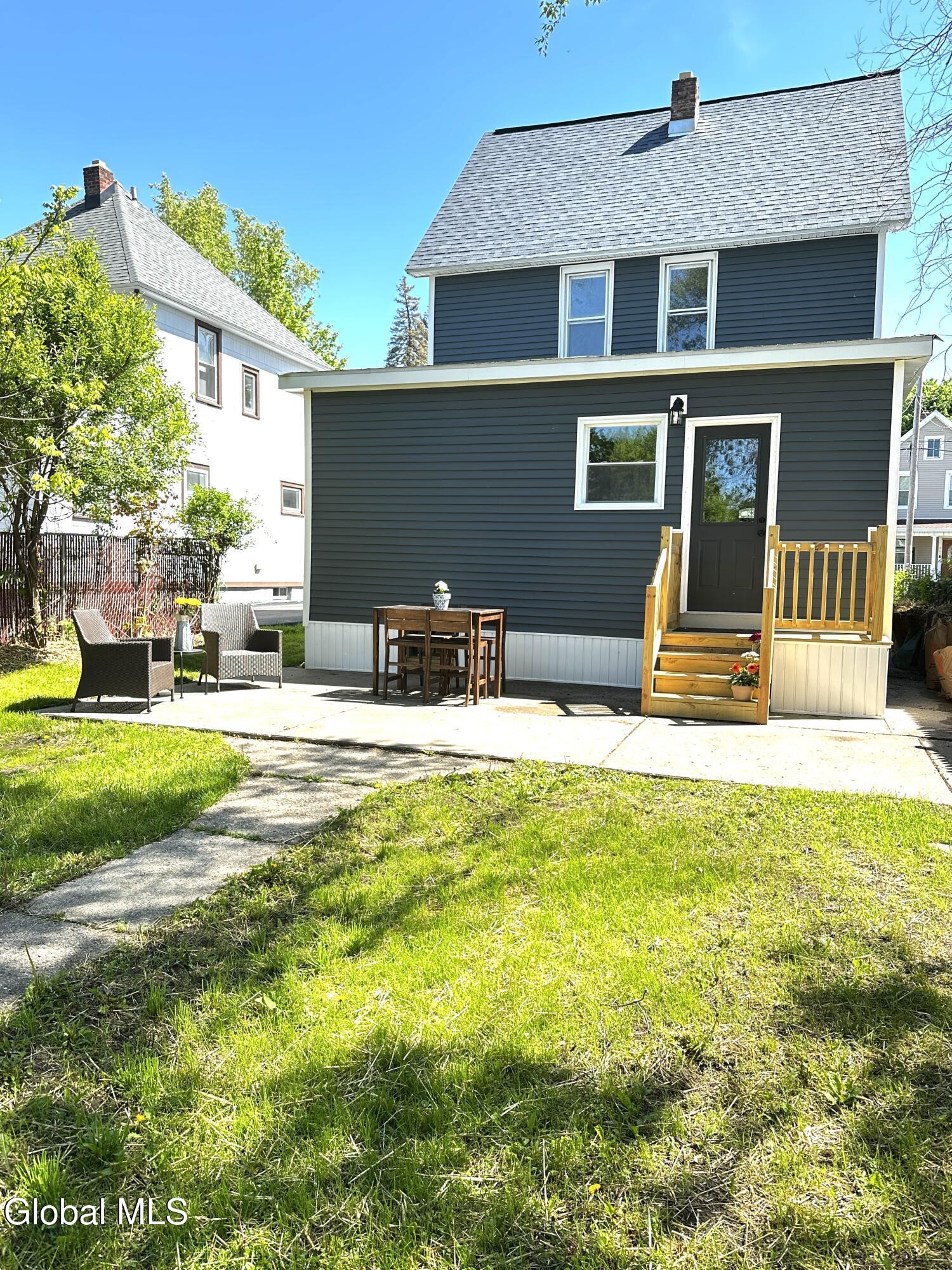 866 Thompson Street