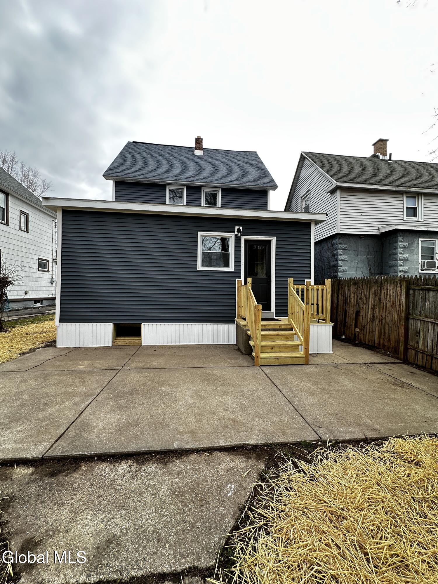 866 Thompson Street