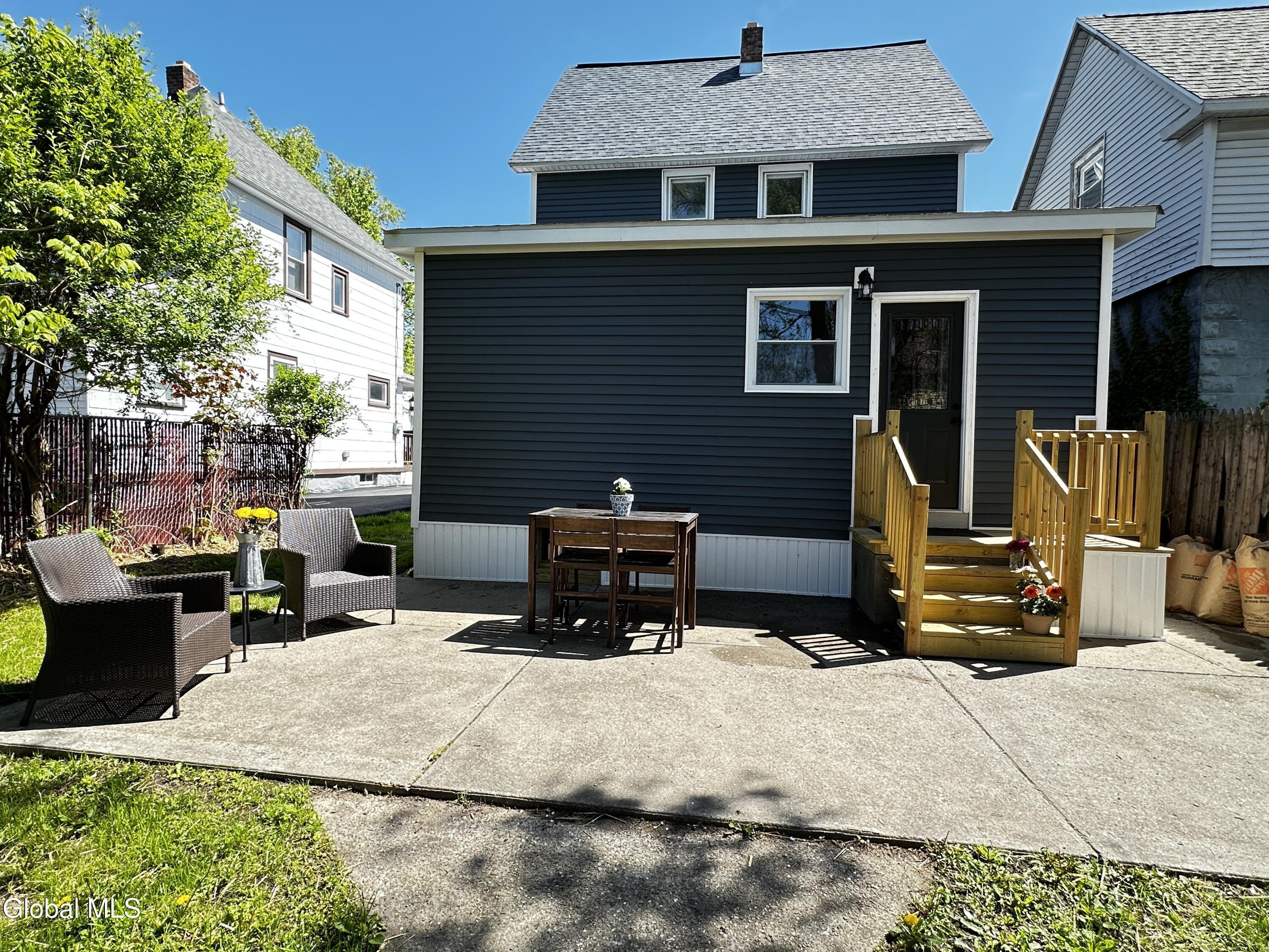 866 Thompson Street
