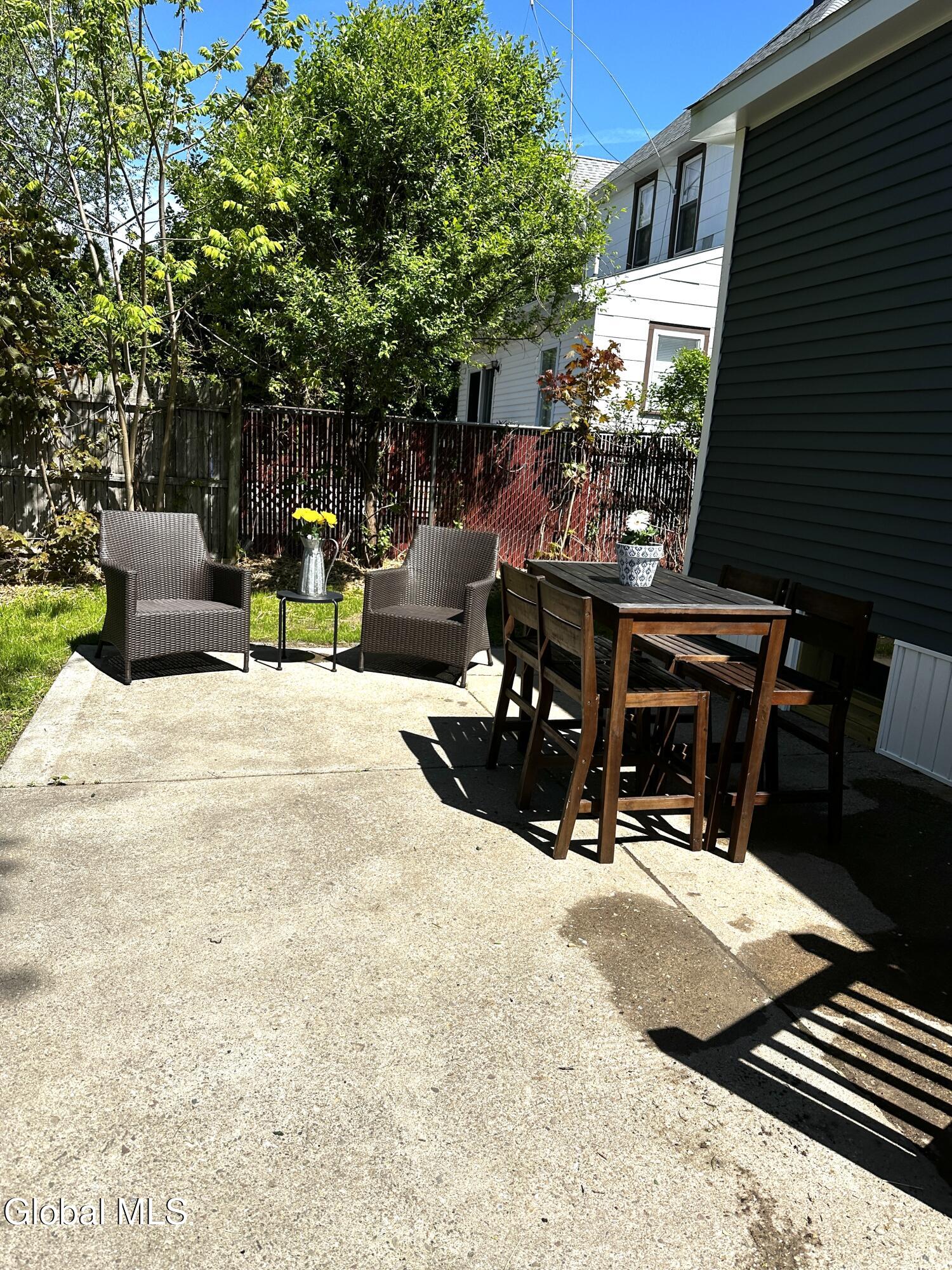 866 Thompson Street