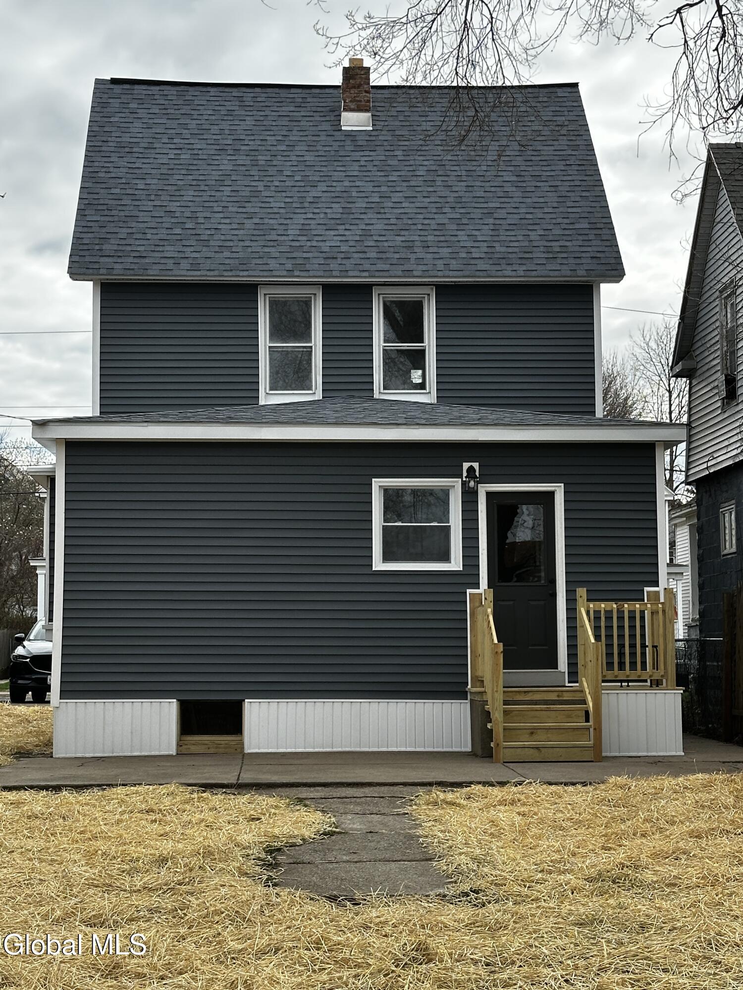 866 Thompson Street