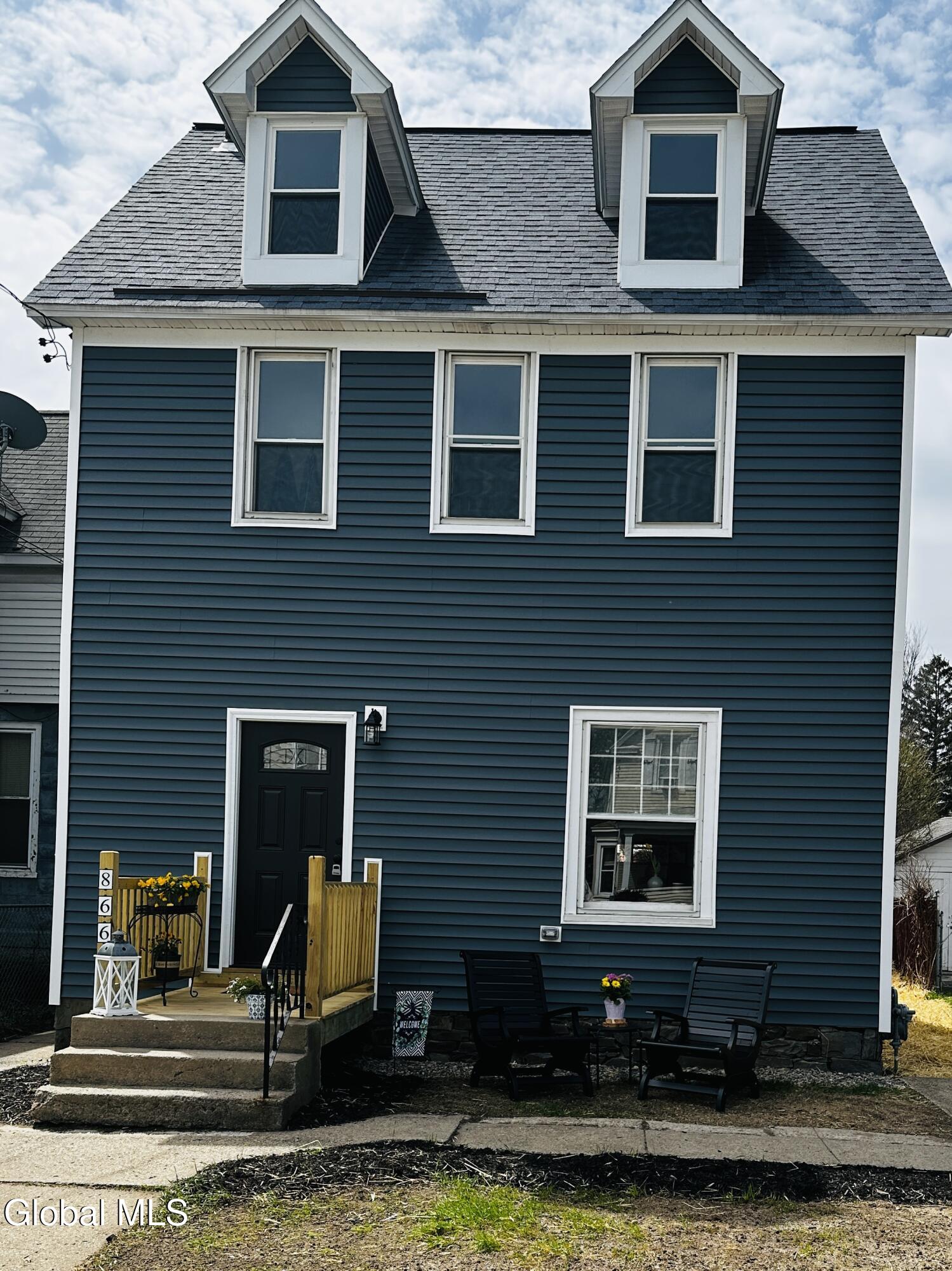 866 Thompson Street