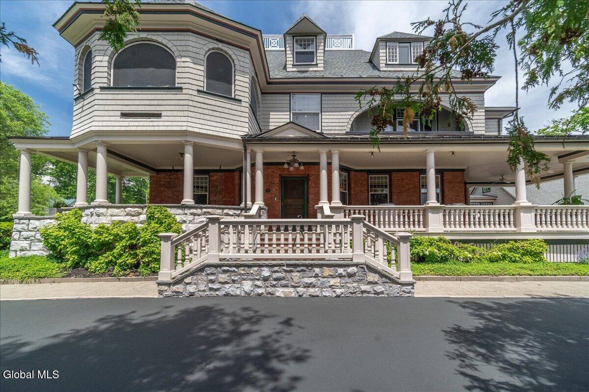 720 N Broadway