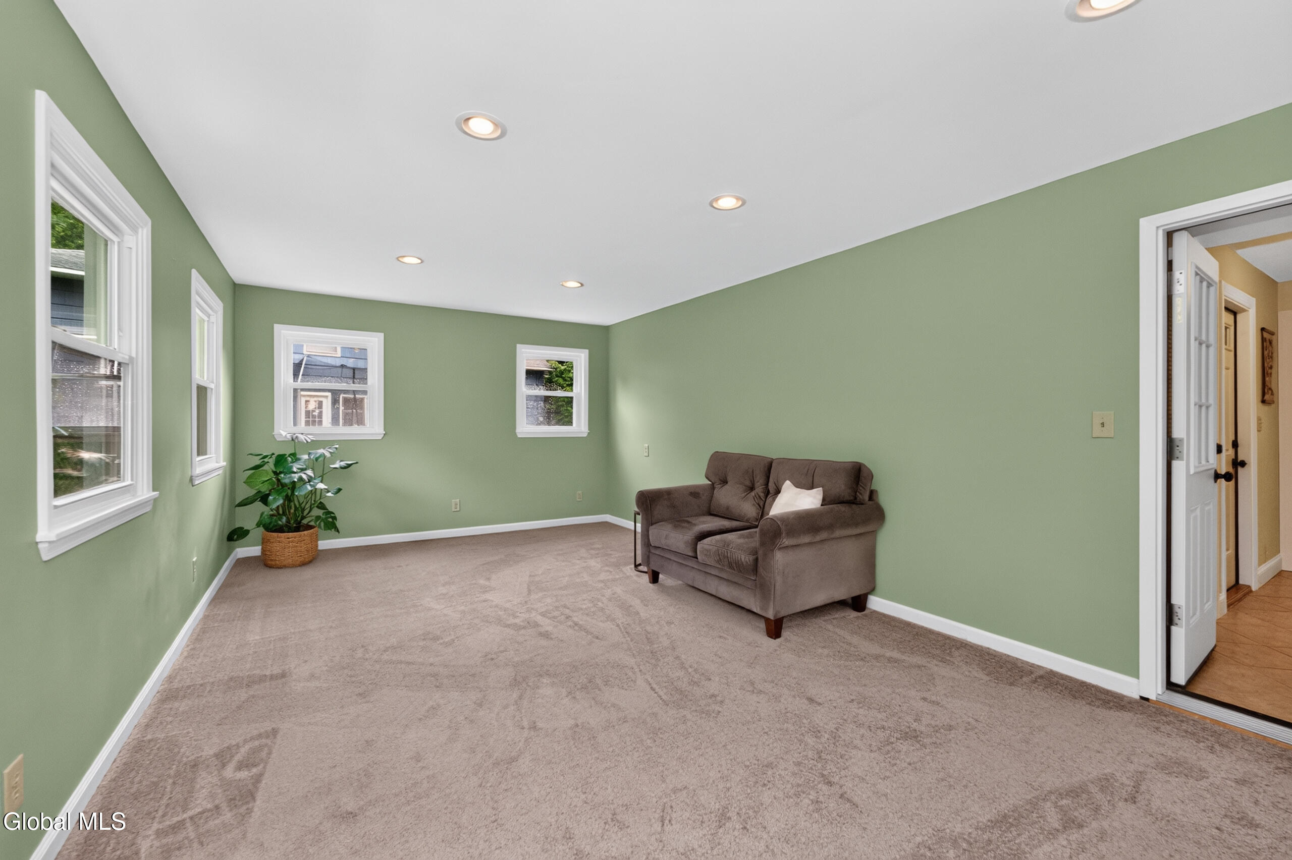 1042 Manas Drive