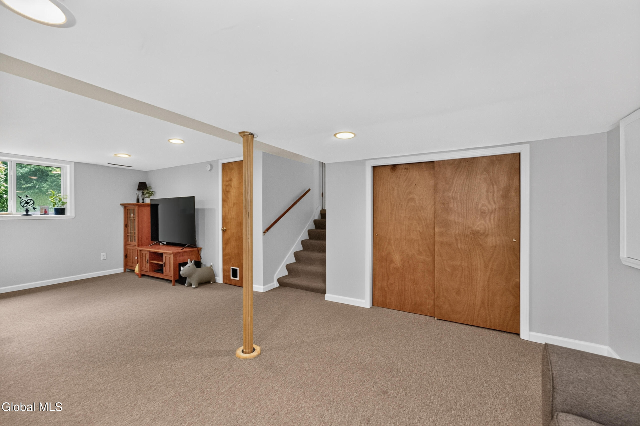 1042 Manas Drive