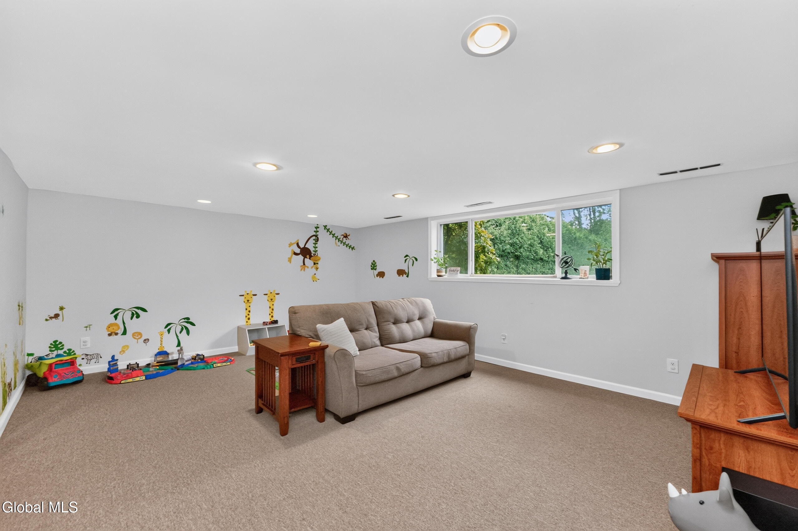 1042 Manas Drive