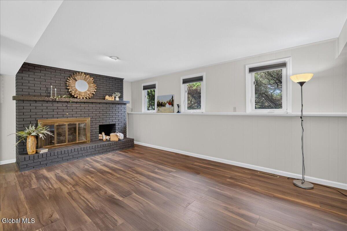 11 Laurel Drive