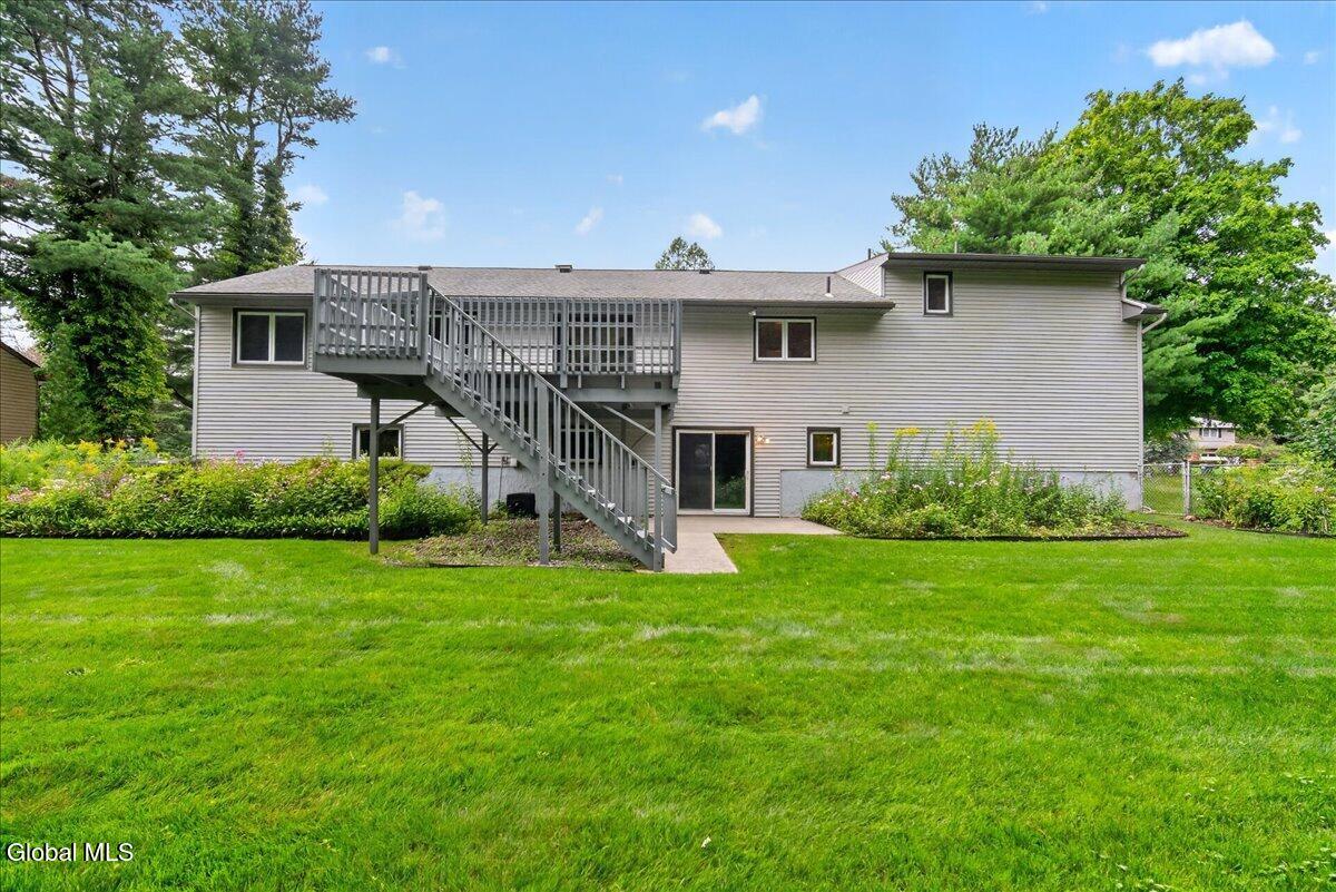 11 Laurel Drive