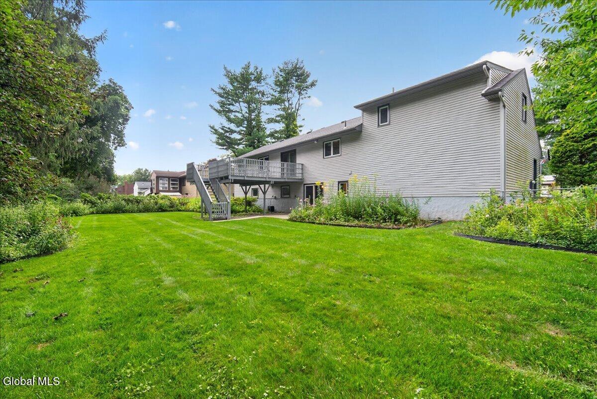11 Laurel Drive