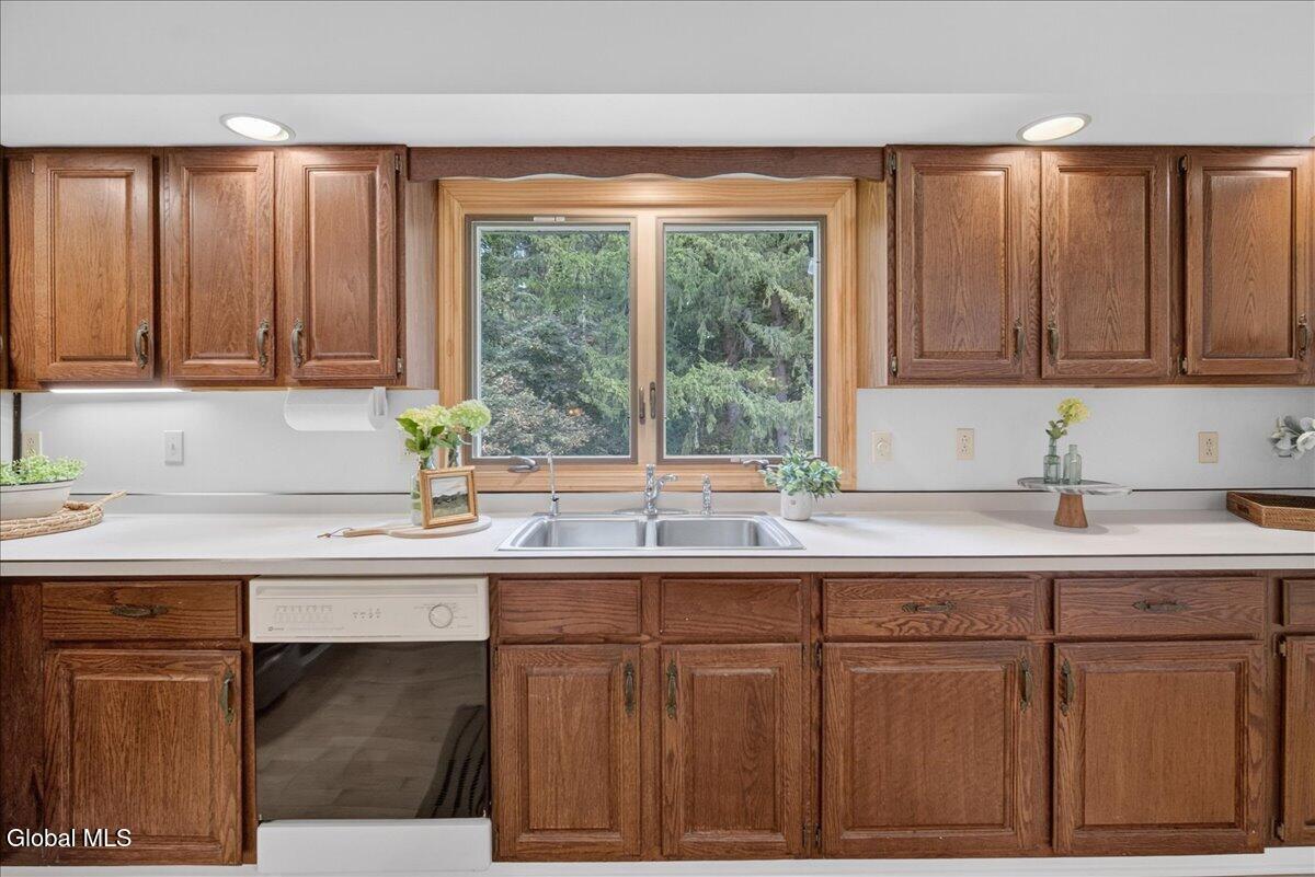 11 Laurel Drive