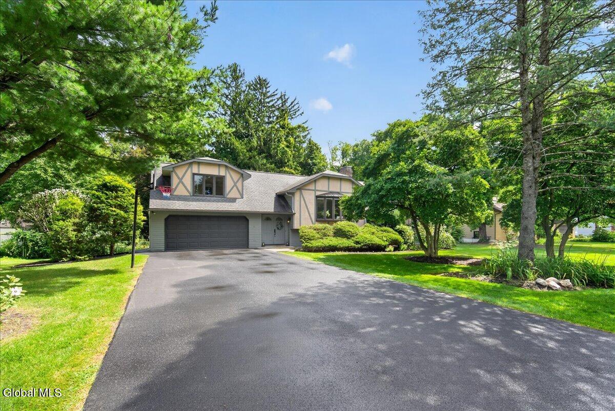 11 Laurel Drive