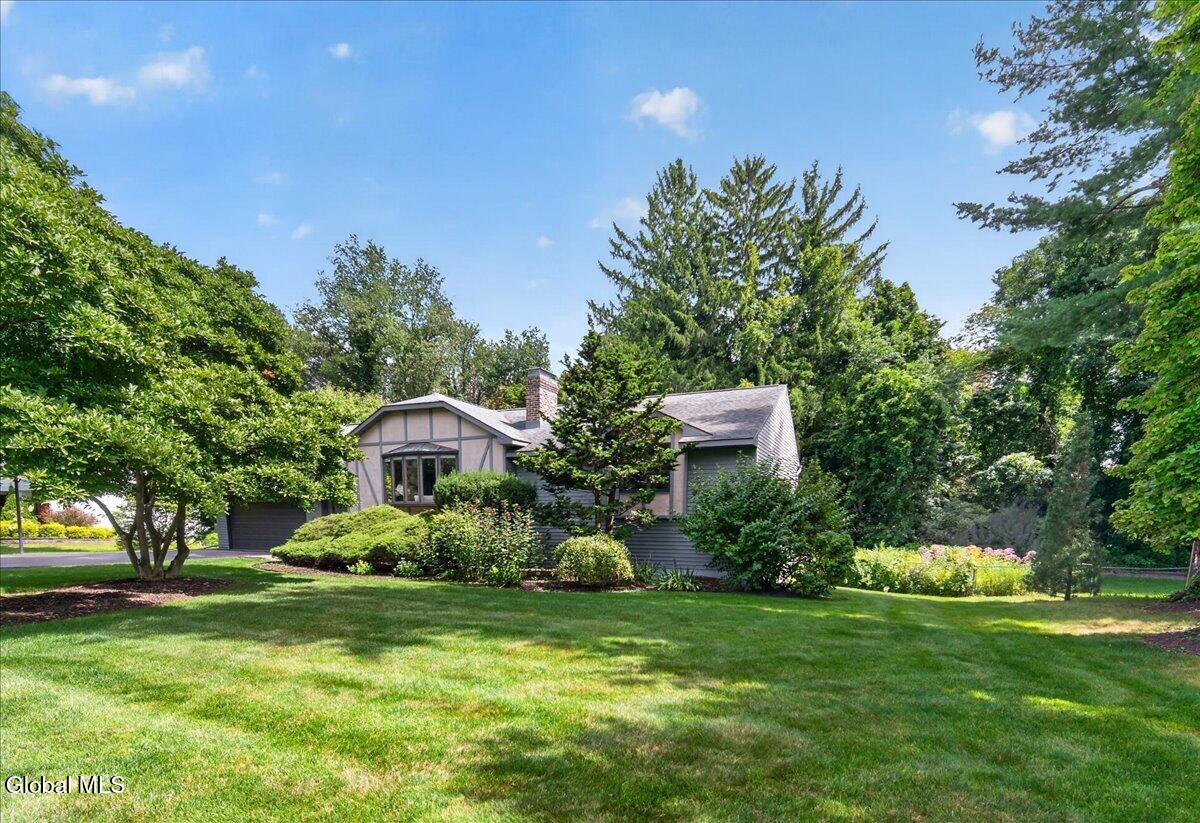 11 Laurel Drive