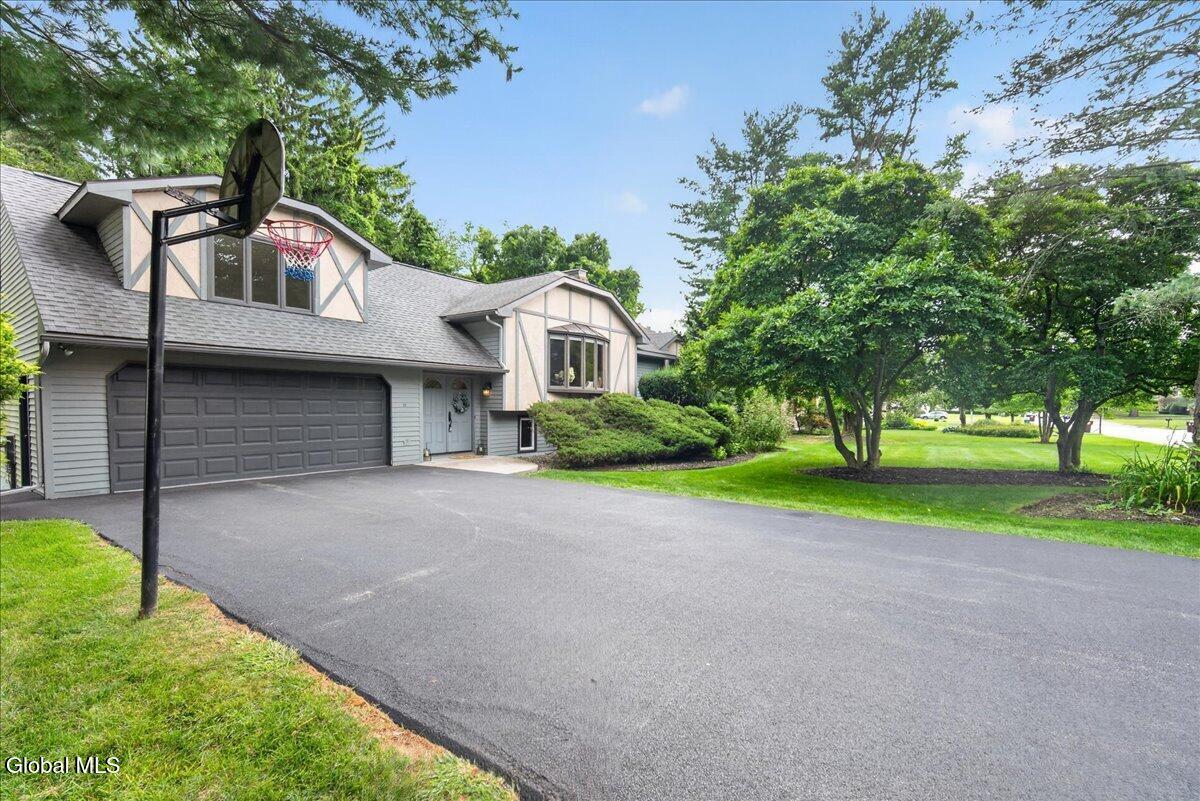 11 Laurel Drive