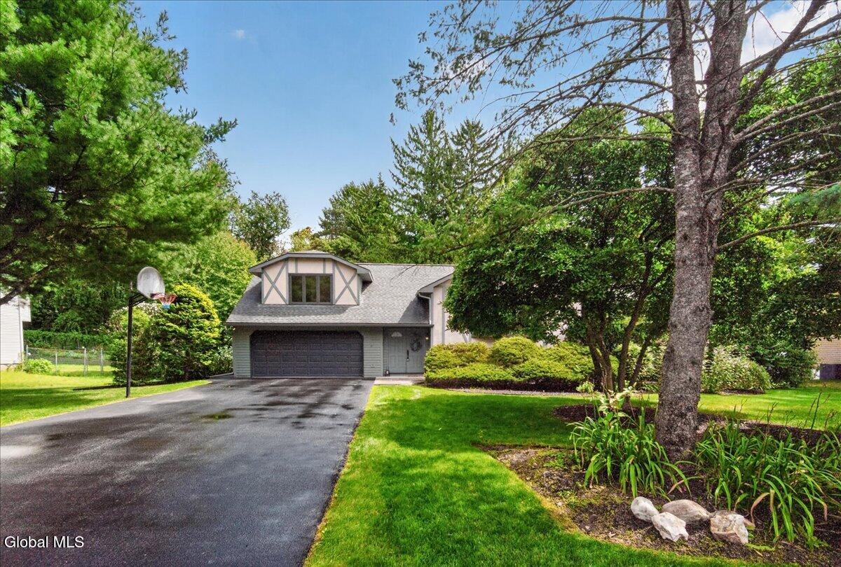11 Laurel Drive