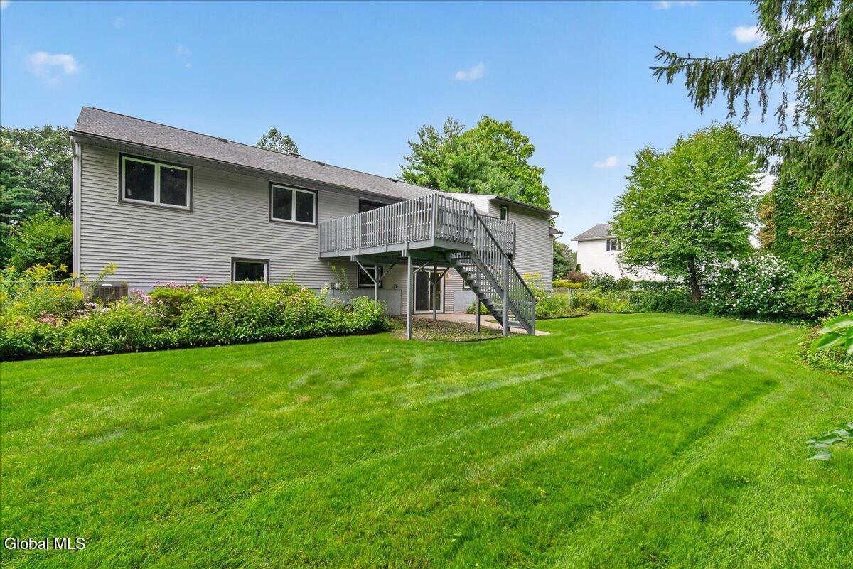 11 Laurel Drive