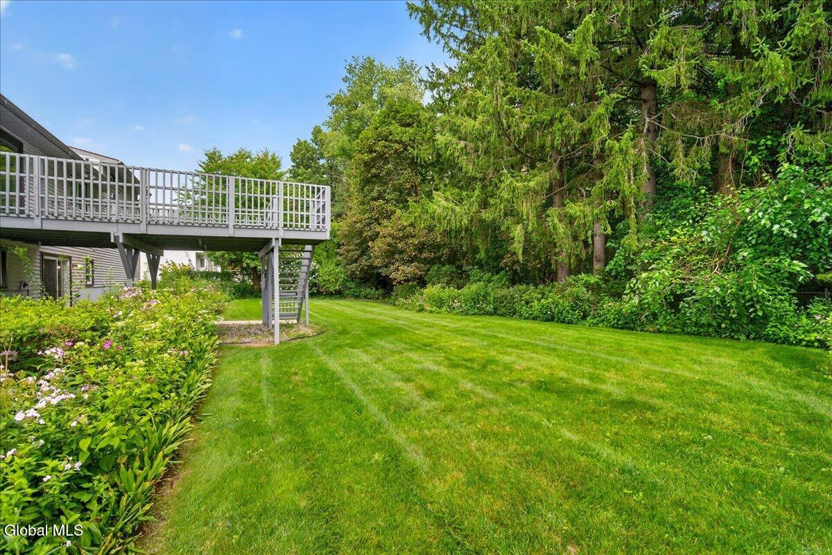 11 Laurel Drive