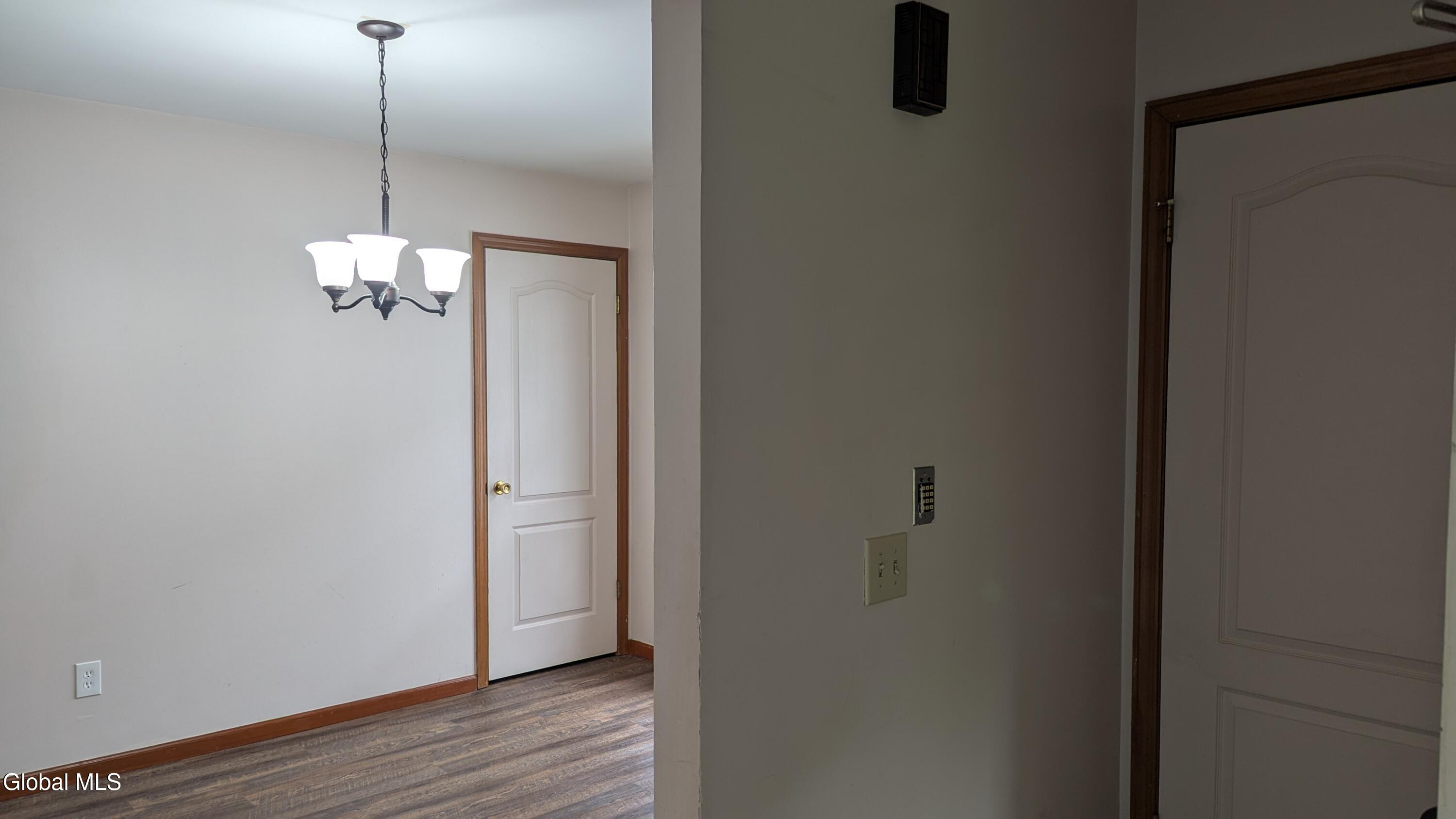 821 Salina Street, 823