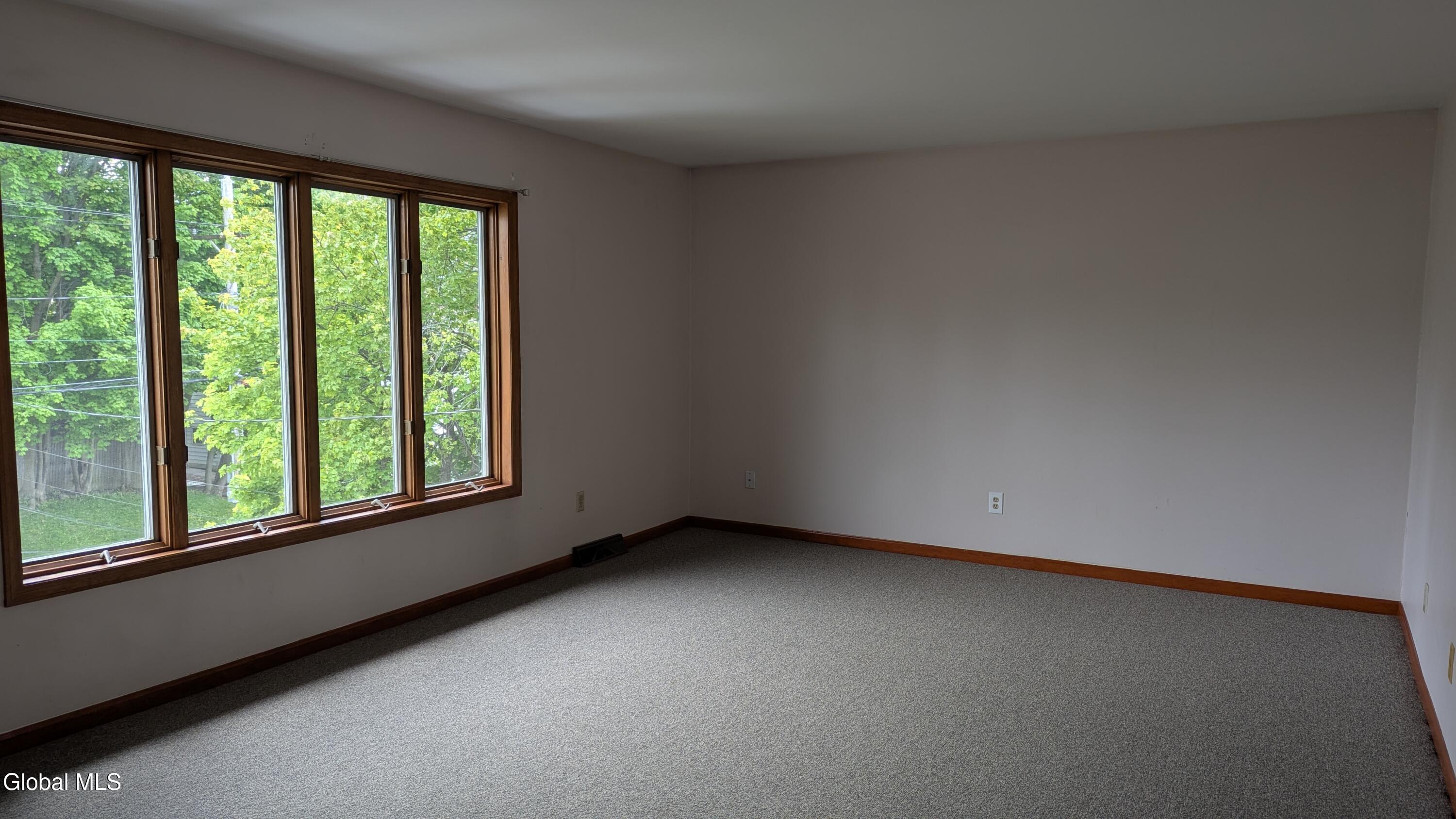 821 Salina Street, 823