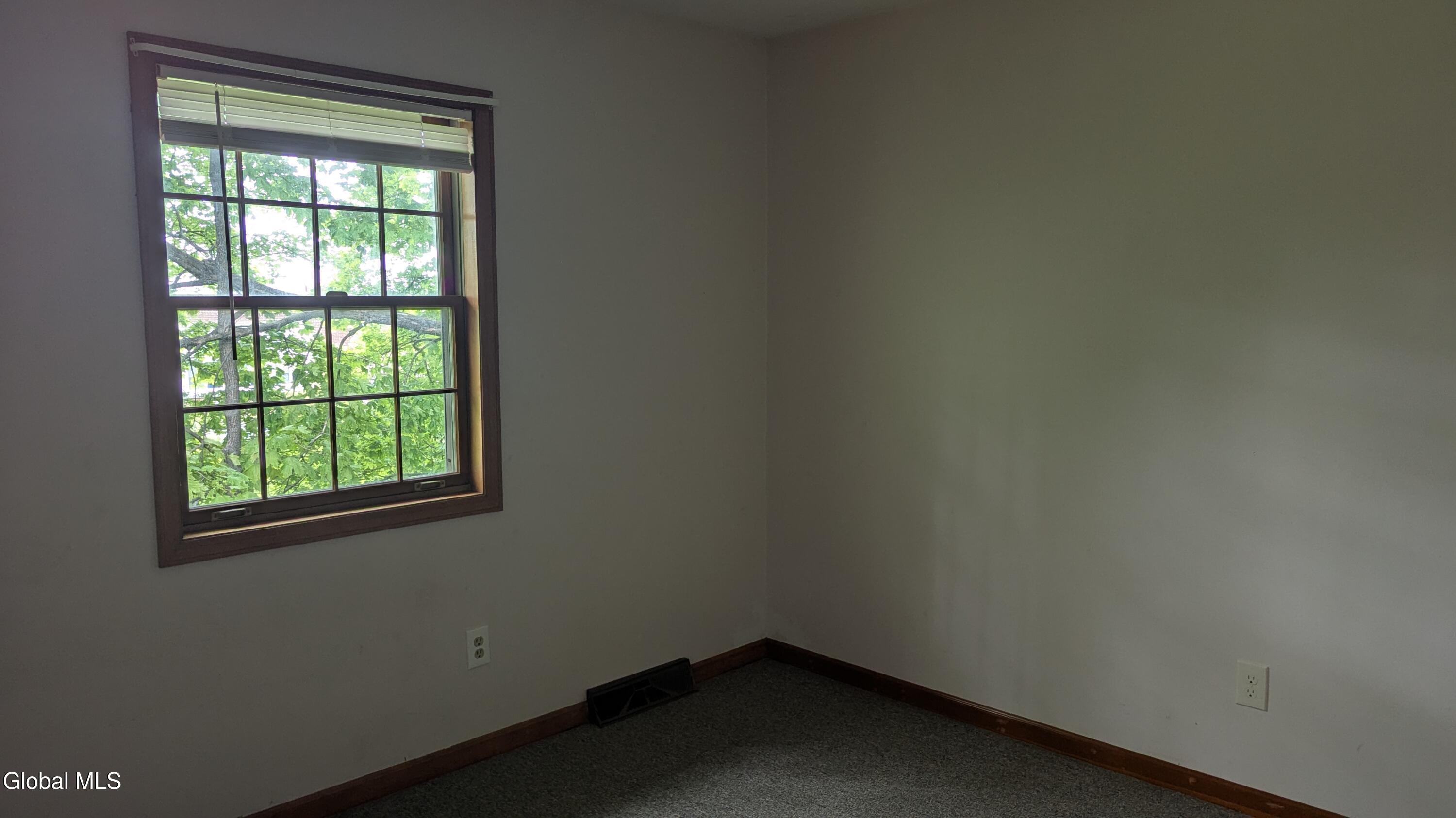 821 Salina Street, 823