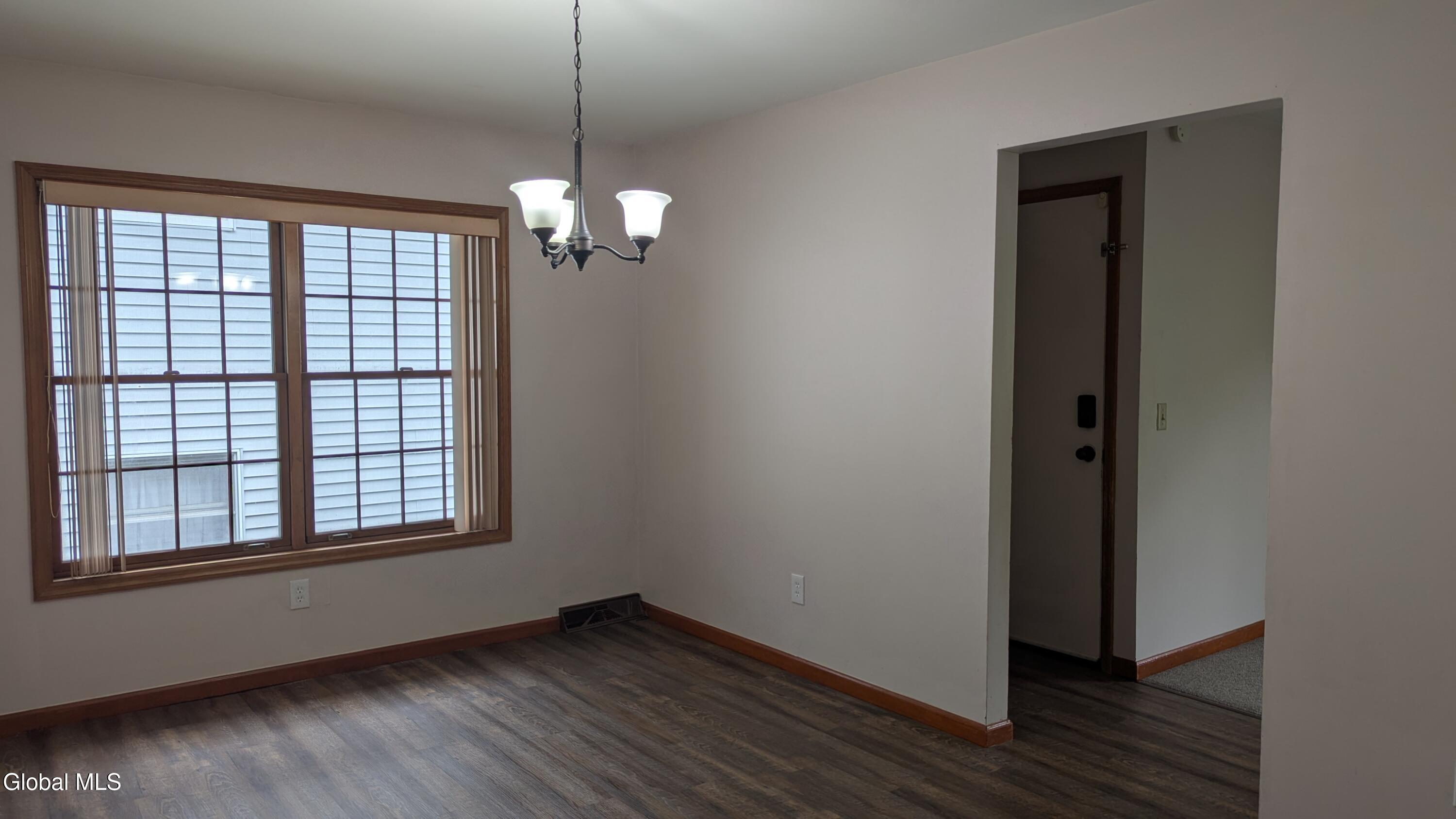 821 Salina Street, 823