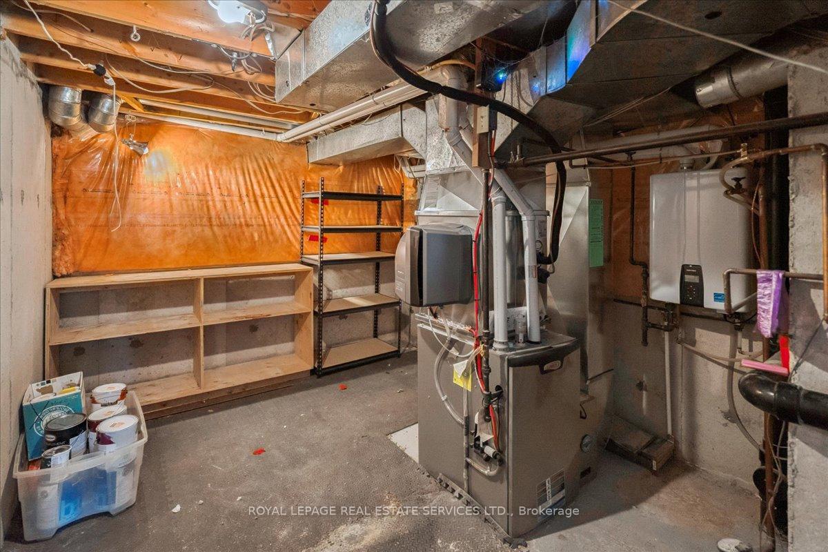 1100 Queens Avenue 5