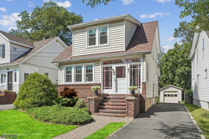 9 Myrtle Ave