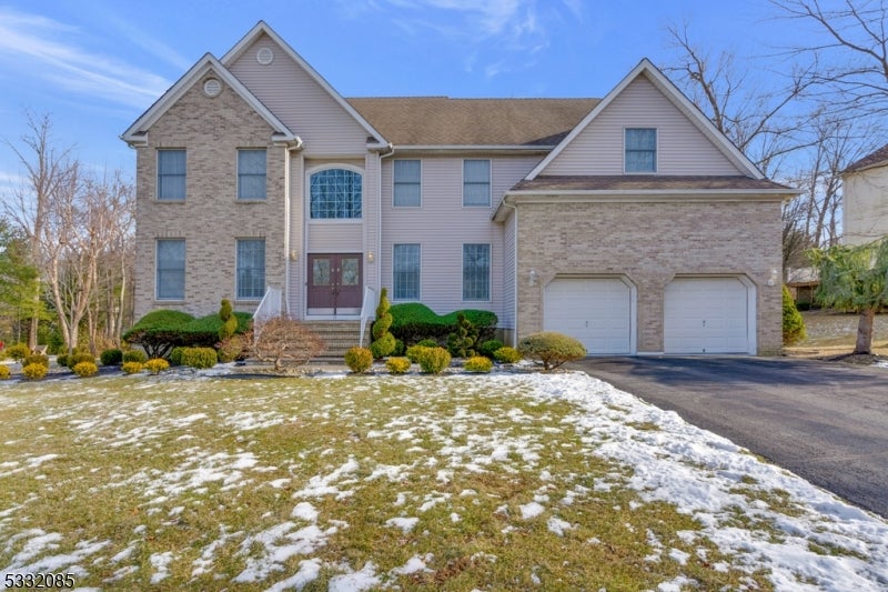 12 Hickory Ln
