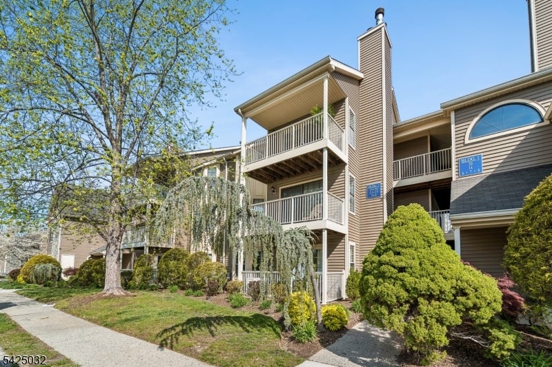 21 LEAR CT. 21