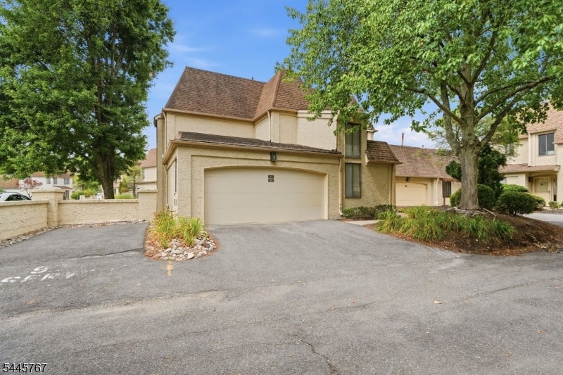 93 Gate House Ln