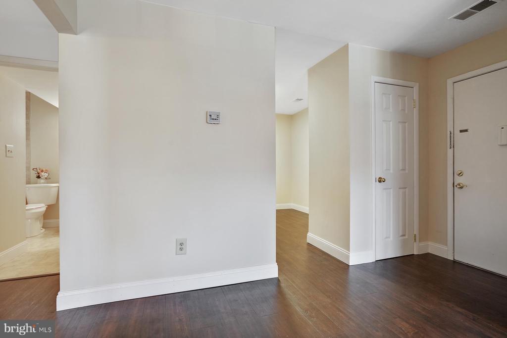 E-22 AVON DR.