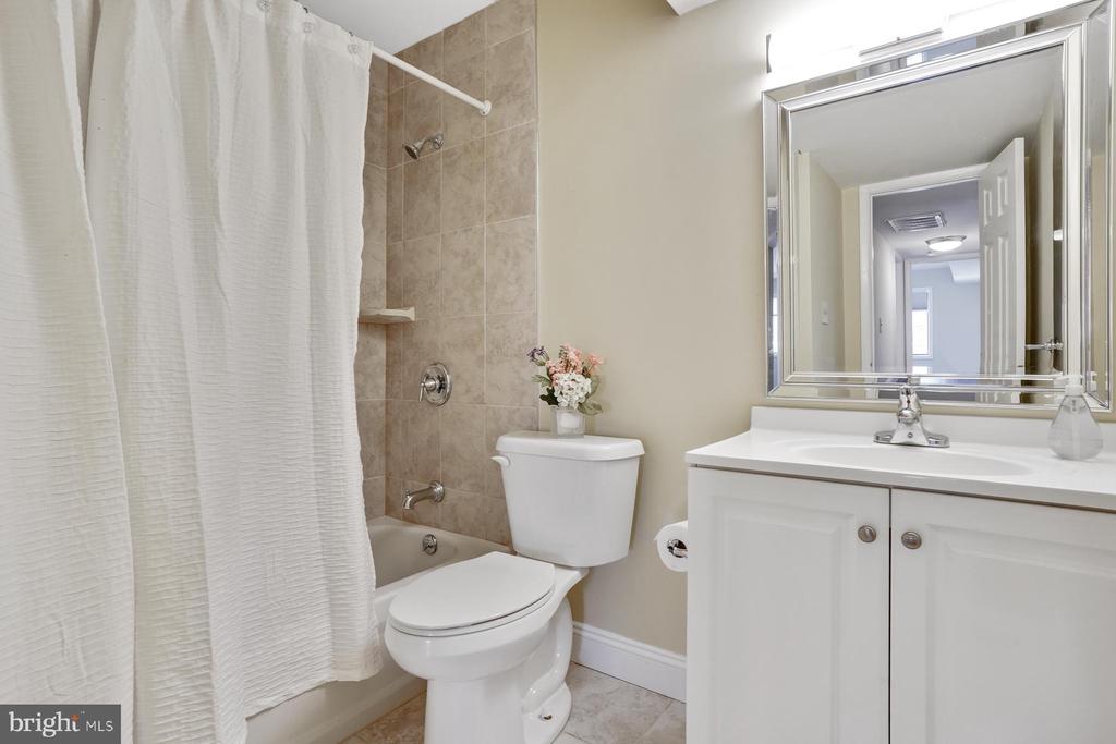 E-22 AVON DR.