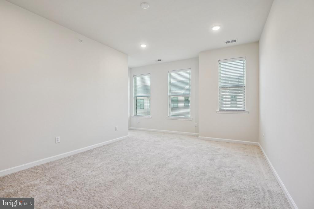 612 PARKER BLVD.