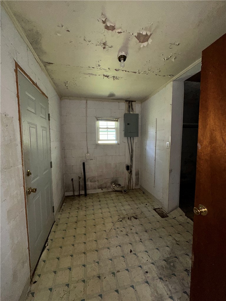 2534 Broadway Lake Road