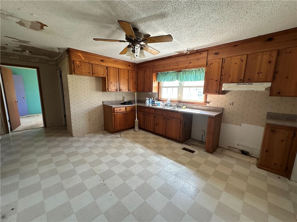 2534 Broadway Lake Road