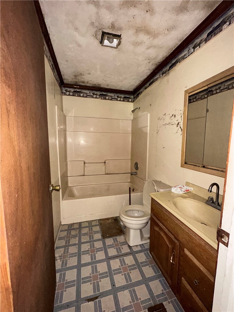 2534 Broadway Lake Road