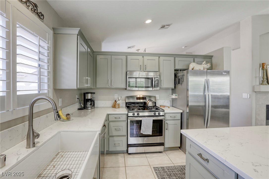 6021 Winter Meadow Street