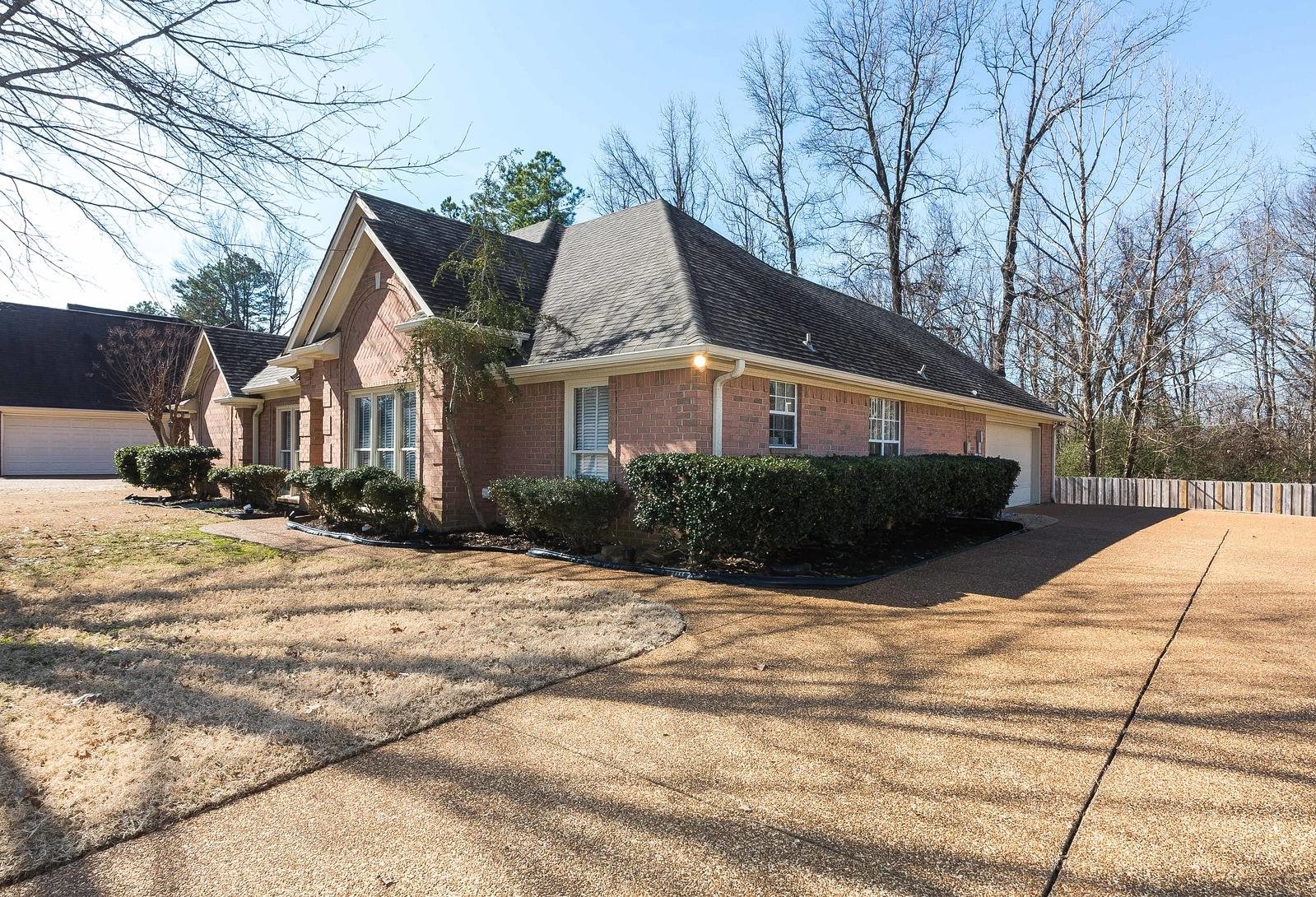 4311 STEFFAN WOODS CV