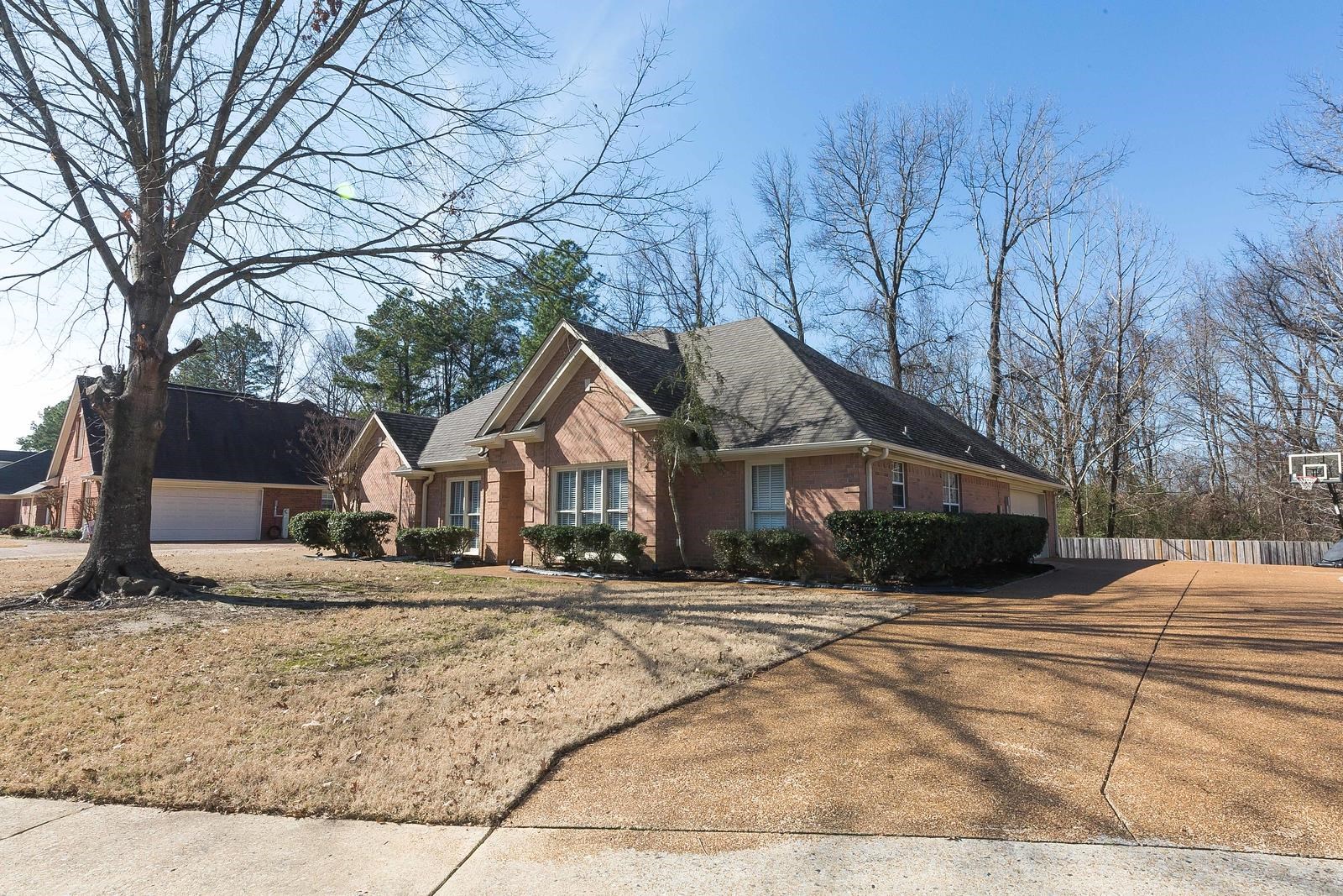 4311 STEFFAN WOODS CV