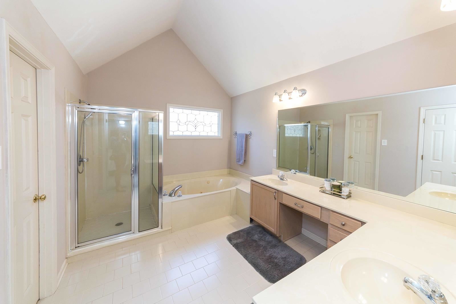 4311 STEFFAN WOODS CV