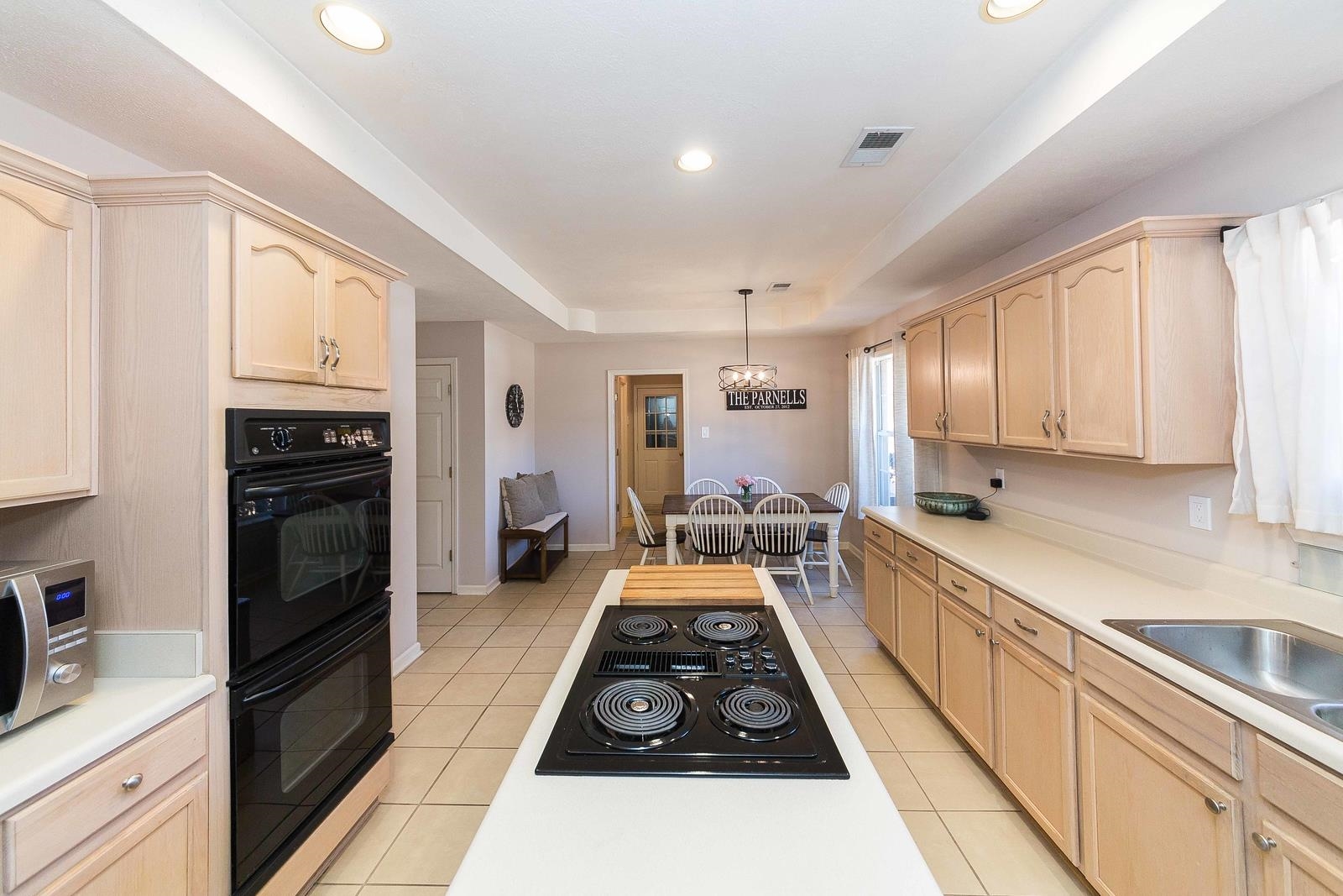 4311 STEFFAN WOODS CV