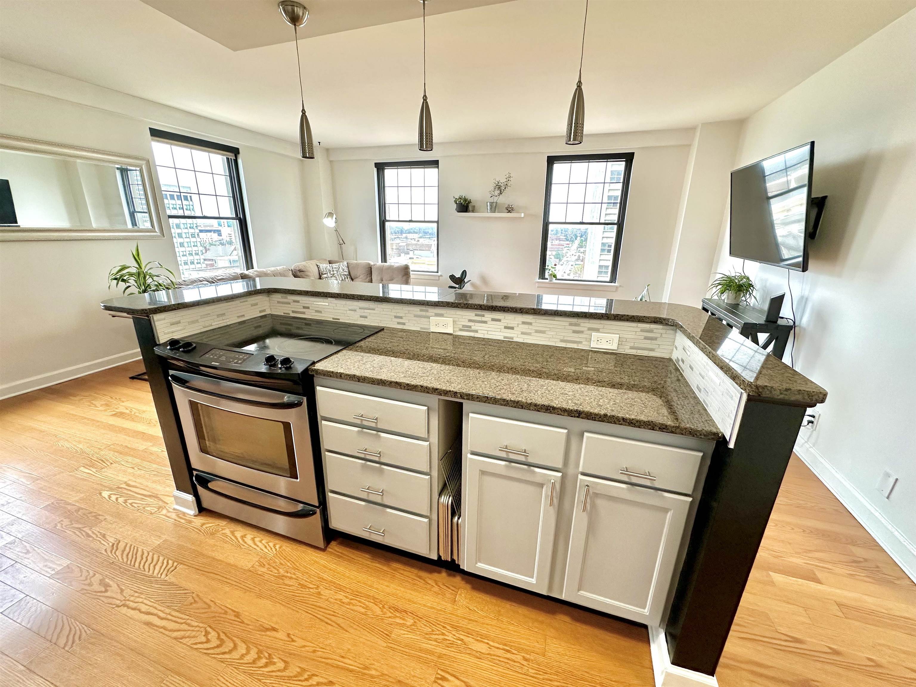 109 N MAIN ST Unit: 1105