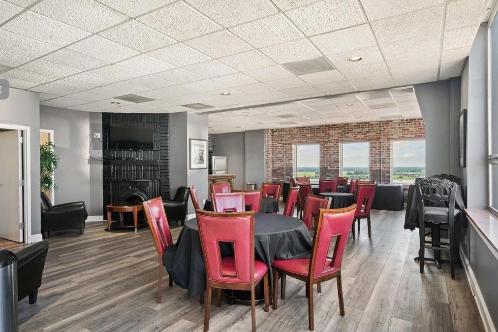 109 N MAIN ST Unit: 1105