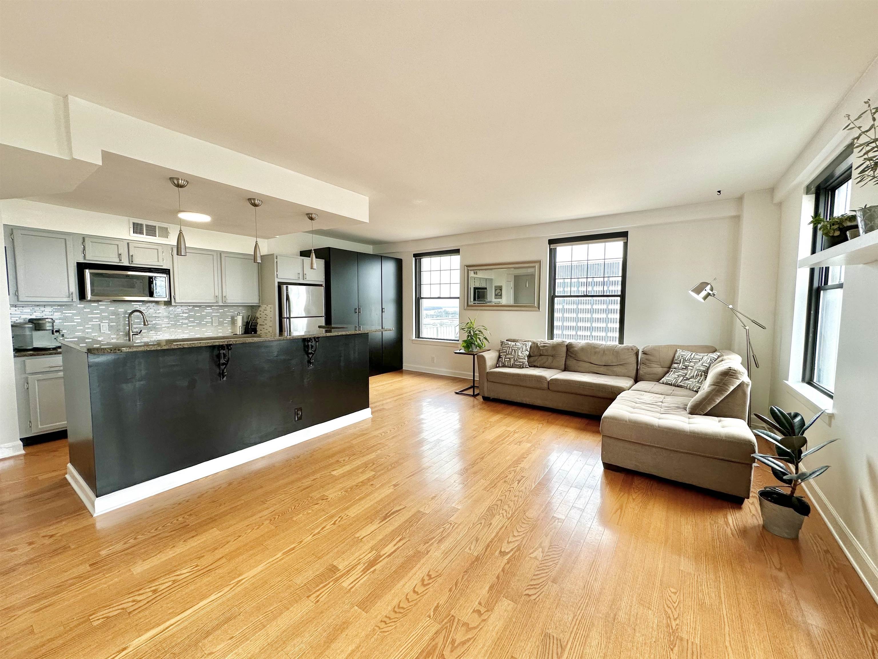 109 N MAIN ST Unit: 1105