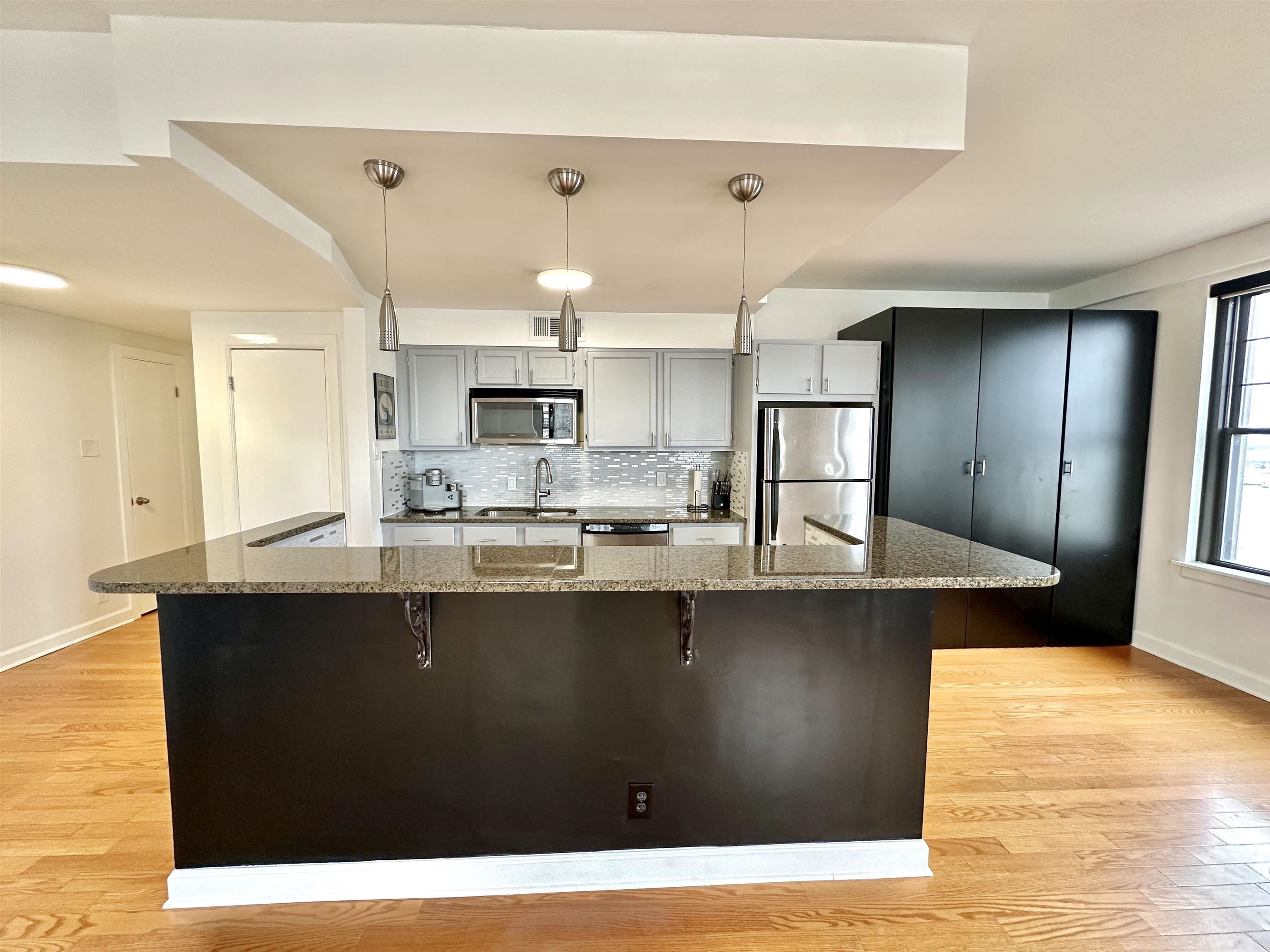 109 N MAIN ST Unit: 1105