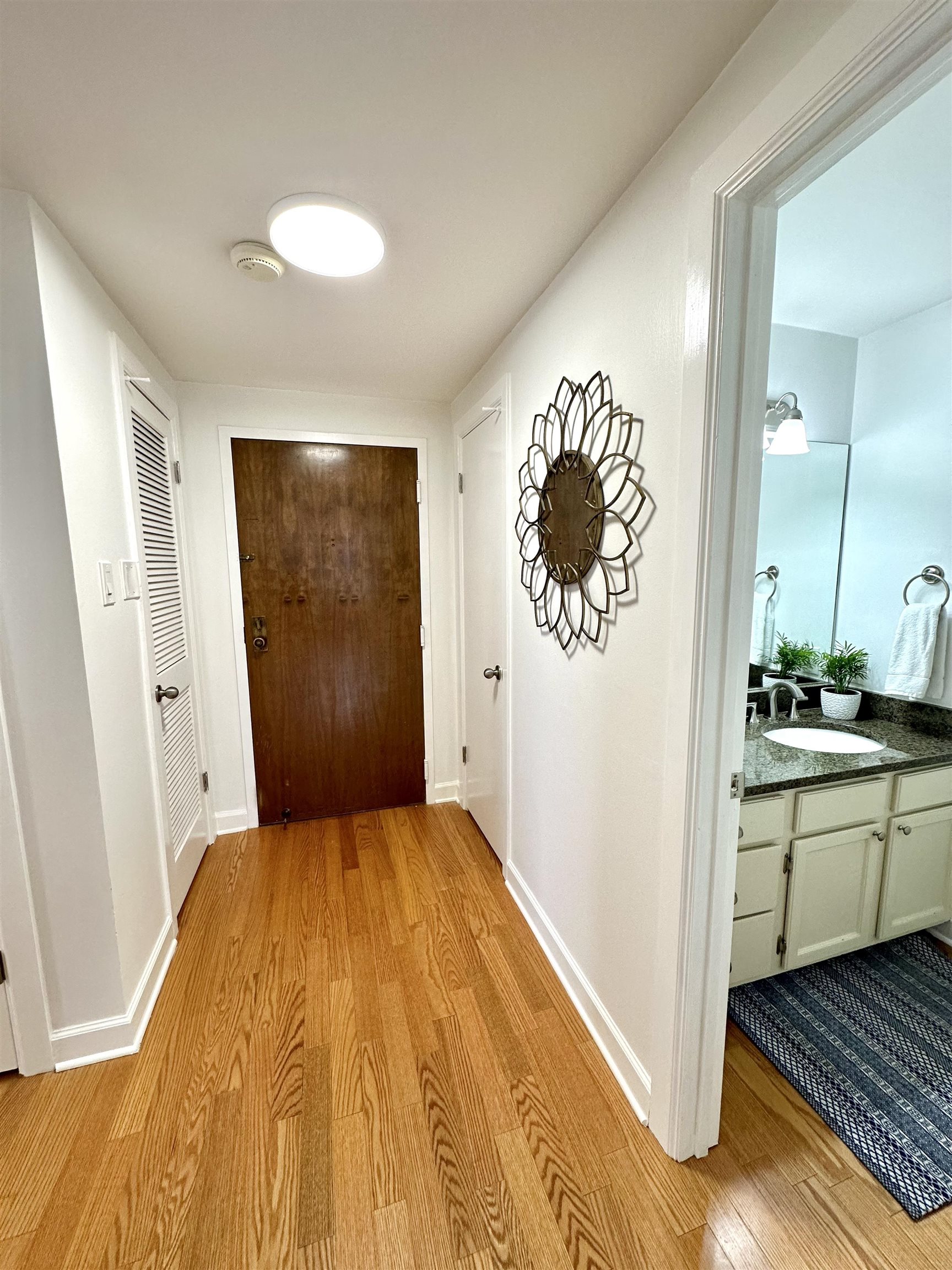 109 N MAIN ST Unit: 1105