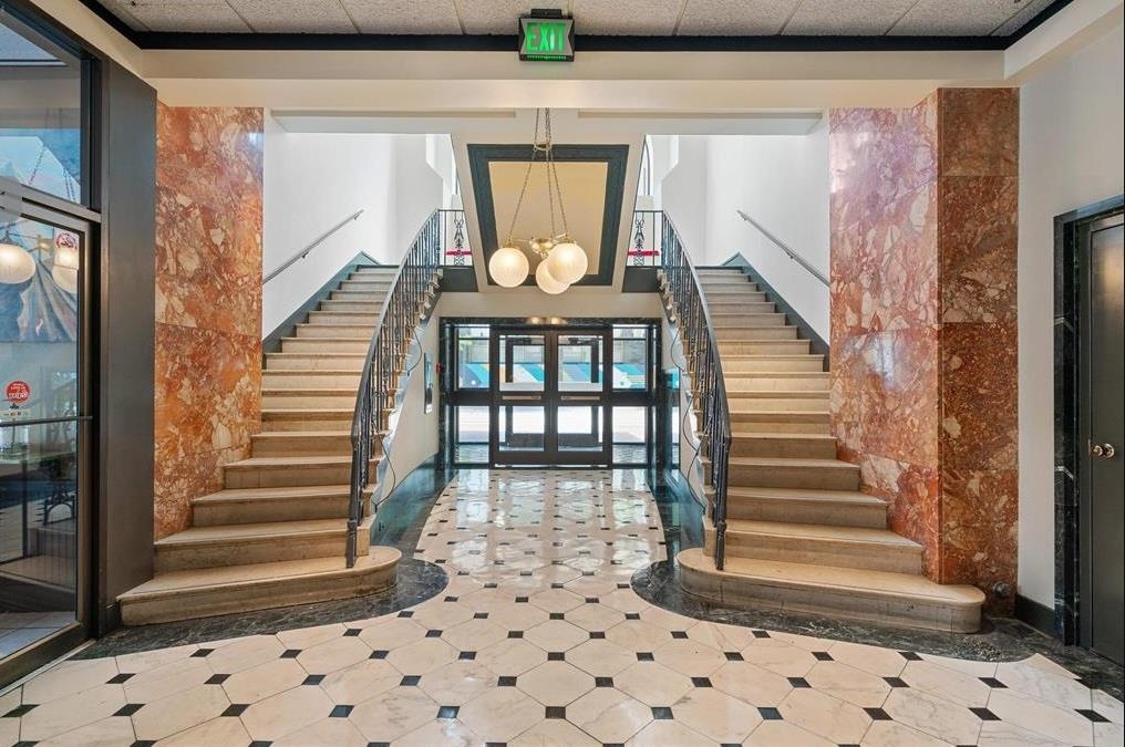 109 N MAIN ST Unit: 1105